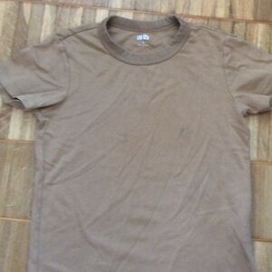 Uni Qlo t shirt